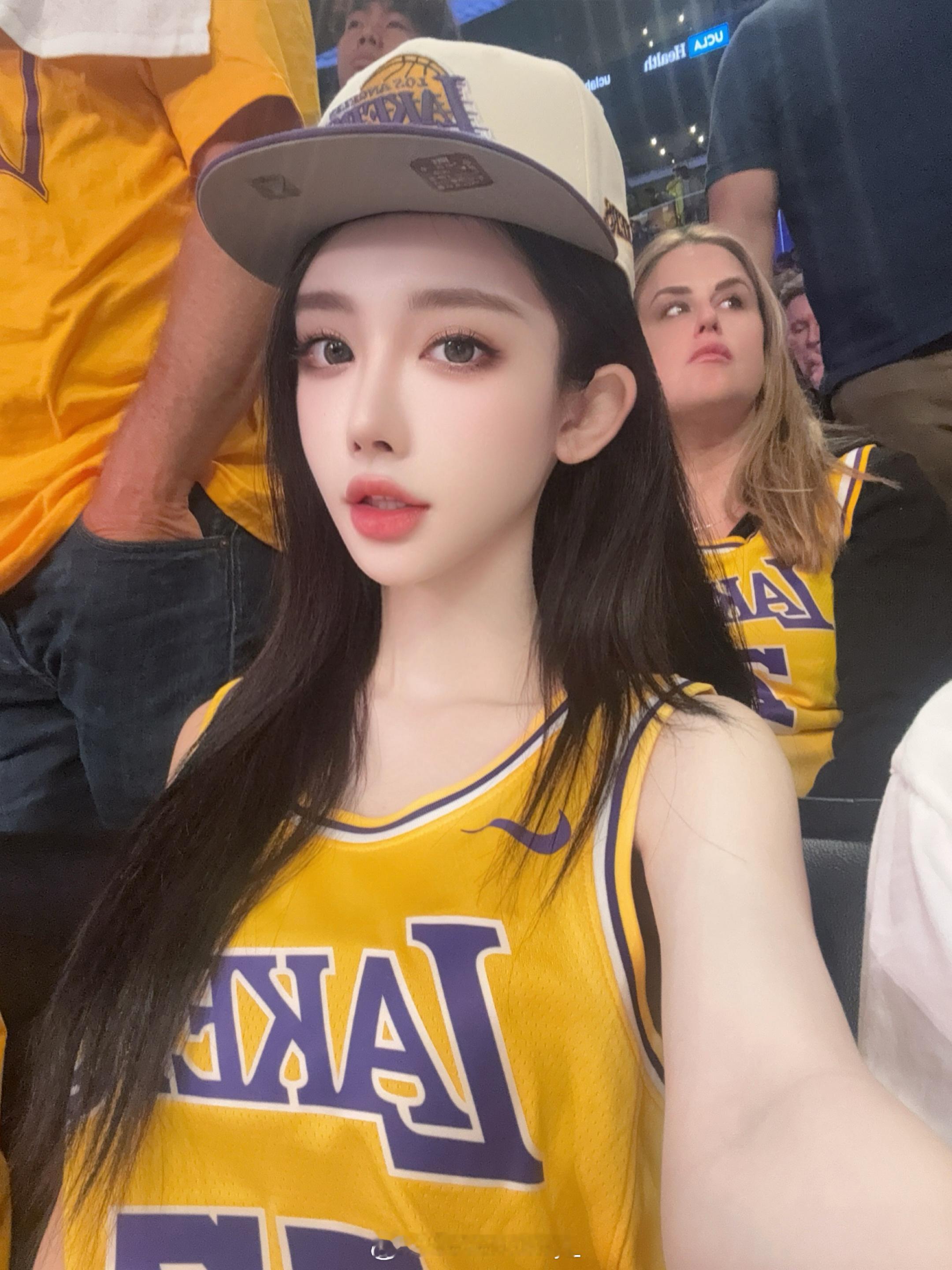 🏀🏀NBA湖人队VS森林狼给77举大旗Sevenabby[超话]湖人队东契奇
