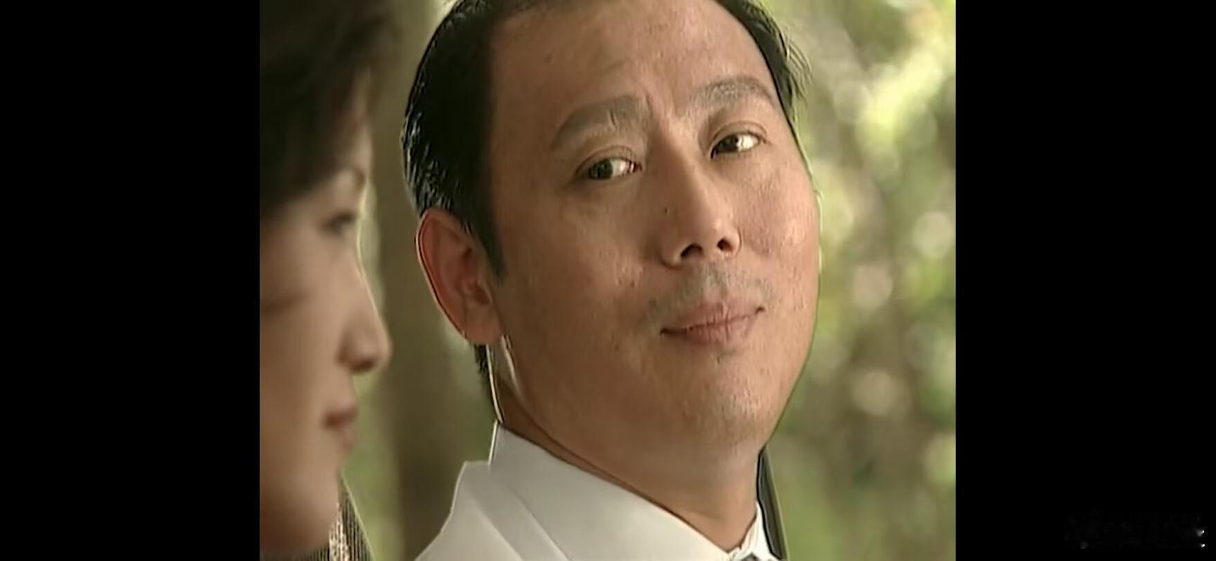 李诚儒回应重案六组翻拍 翻拍的消息一出来我就去翻老版了，再看李老师演的角色还是那