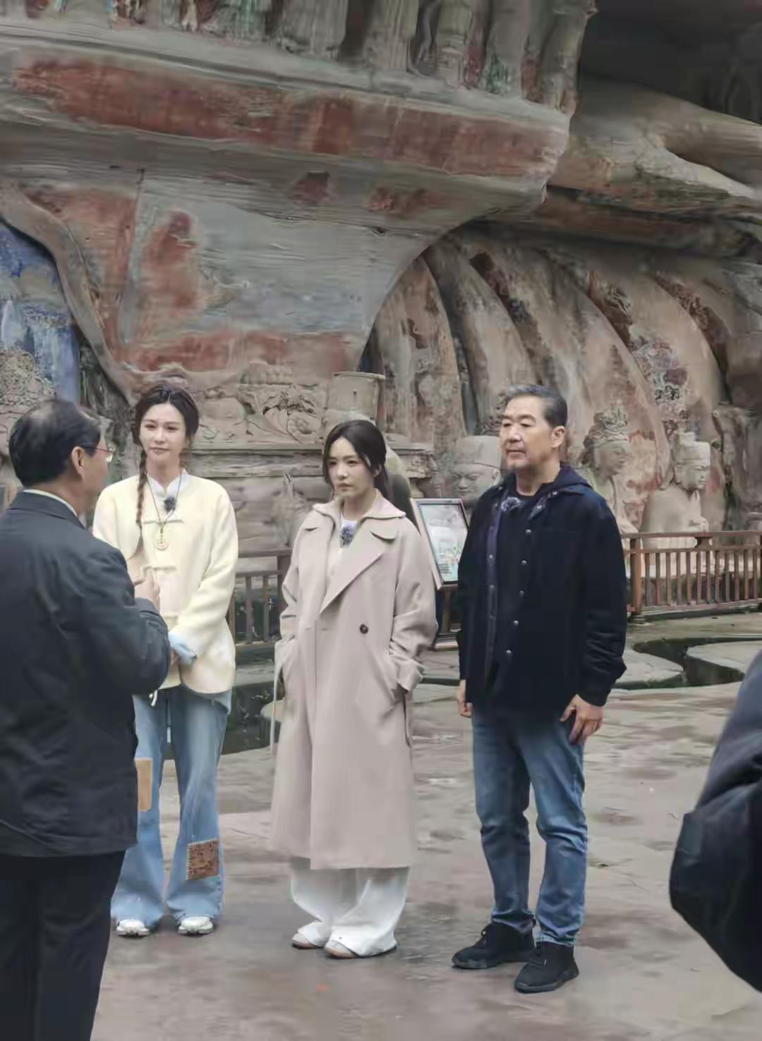 [吃瓜群众]果真~空即是色，色即是空——长期“慷慨大方”的[送心]蔡文静[玫瑰]