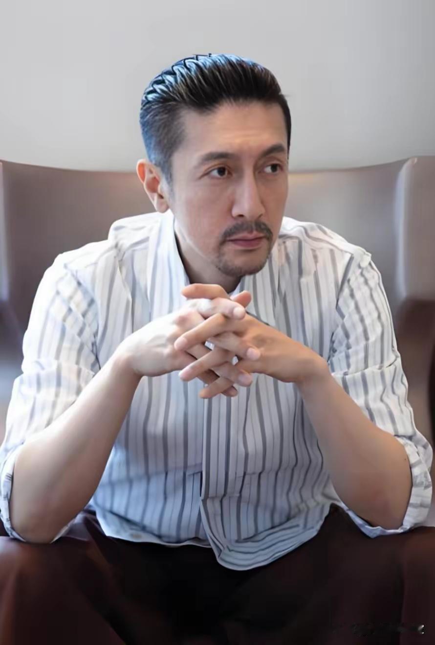 张鲁一说，1980年我出生在北京，是家中独子。父母都是知识分子，家里条件不是很富