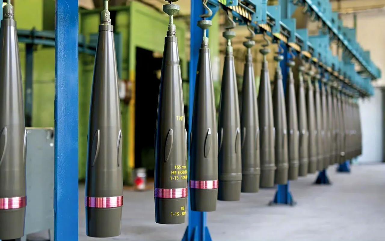 看到俄罗斯能年产450万发炮弹，很多读者关心，我们中国的炮弹产量有多少？

我国