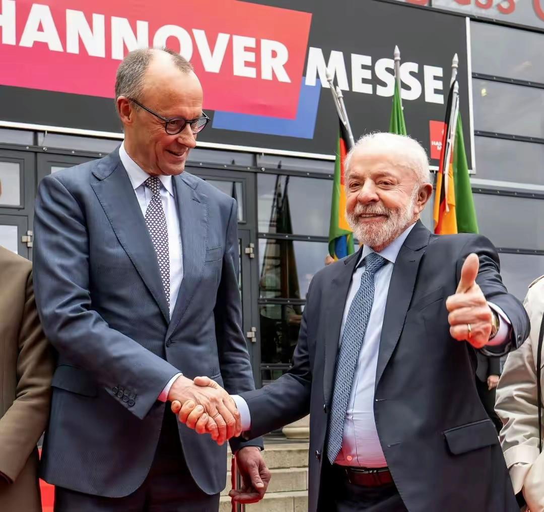 德国之声今天报道：“【卢拉：特朗普不是世界的皇帝】巴西总统卢拉正在德国进行访问。