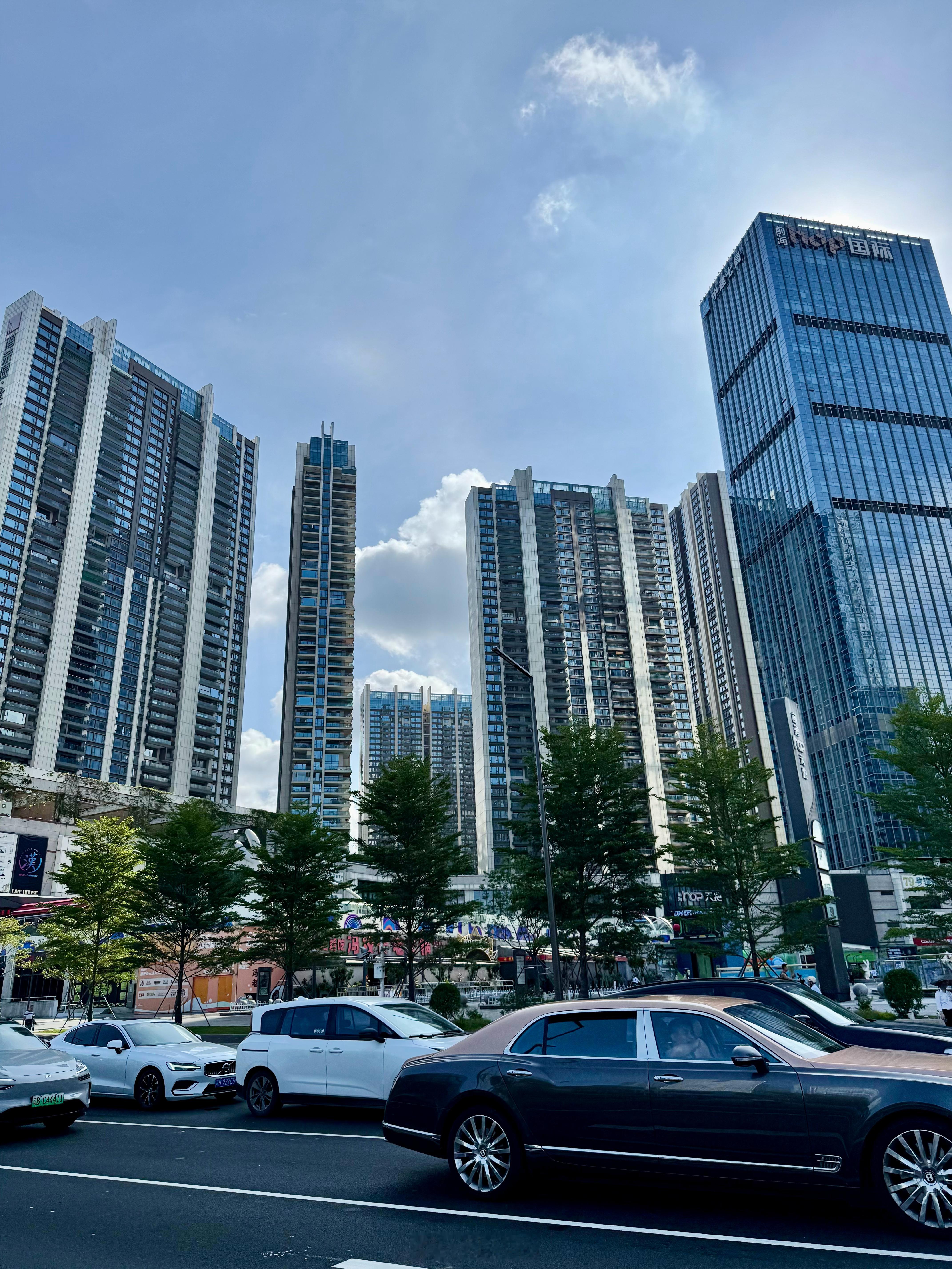 早安，开始工作，这巨热的周一  ​​​
