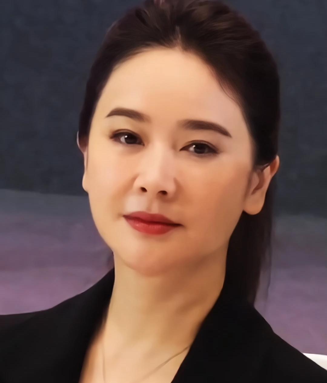 左小青，1977年6月25日生于湖南长沙，毕业于北京电影学院，内地实力派女演员，