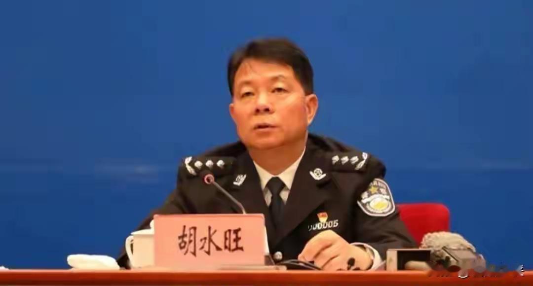 国家反腐之风刮到了云南
懂纪守法却失守底线，胡水旺主动投案敲响政法教育警钟
 