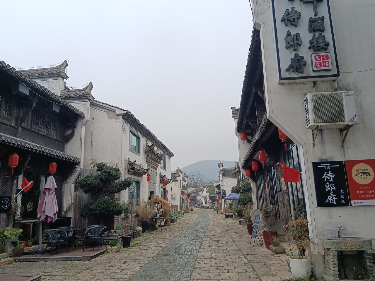 现在很多人都在网上提议，如何勤俭节约，多多存钱，防患于未然，抵御因为失业带来的风