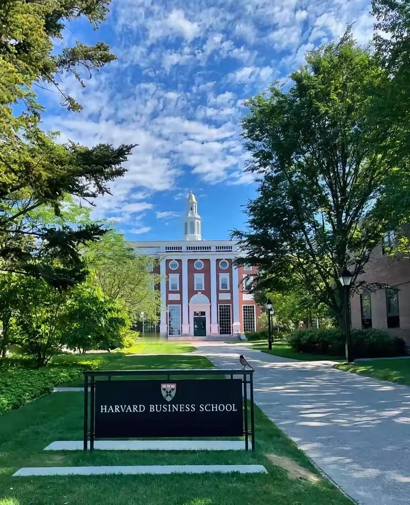 美国大学本科相当于国内什么水平?美国的教育分化是差距巨大的，全部的教育资源精力集