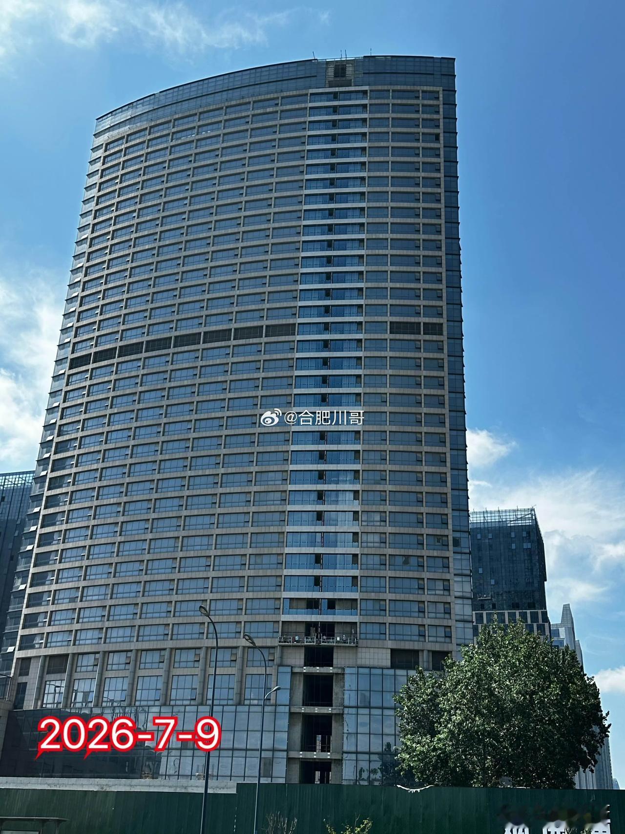 滨湖的北大门，滨湖国购中心（蓝鼎国际商务中心）项目外墙开始收尾了，图一对比图四，