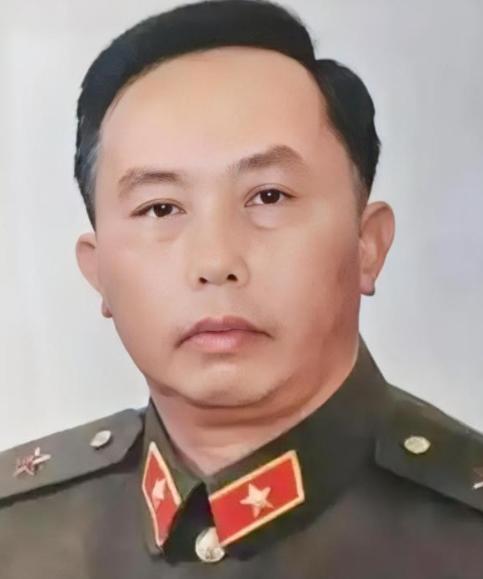 何其宗，自卫反击战英雄，1990年荣升中将，却在56岁时突然退役，定居四川营山，