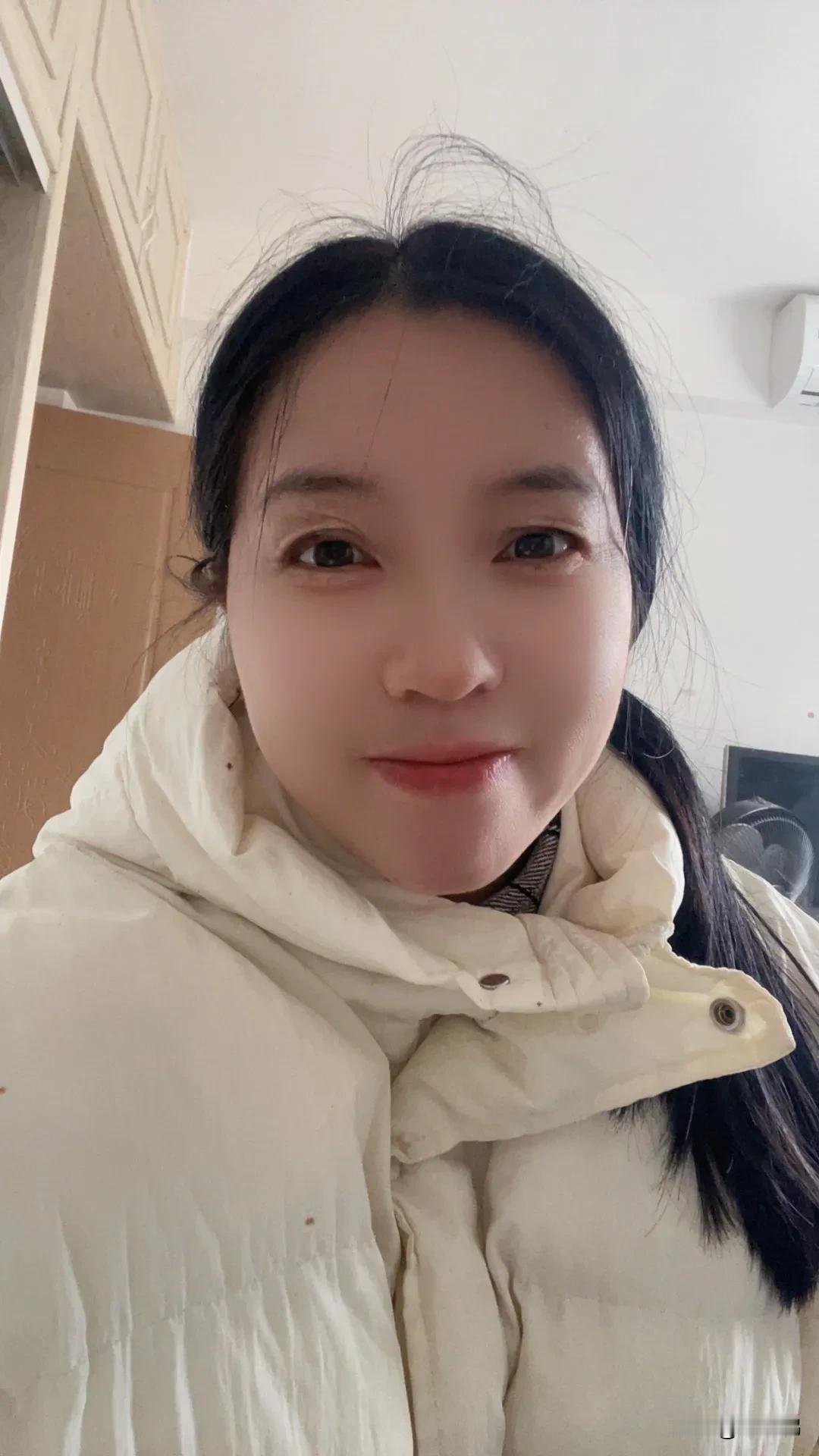 我发现兄弟姊妹多的家庭，姐姐和妹妹走的都很亲，妹妹和哥哥，或者弟弟都走的都不亲，