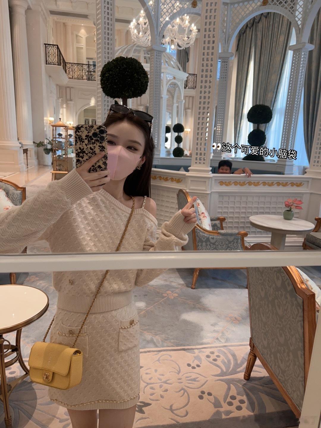 谢谢小宝陪妈妈👩工作～！穿了两套新品 周日下午去酒店喝个下午茶☕️这两个月基本