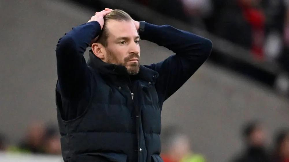 美因茨又换帅了，这已经是本赛季第二次换帅了，新帅是丹麦人亨里克森。
美因茨在德甲