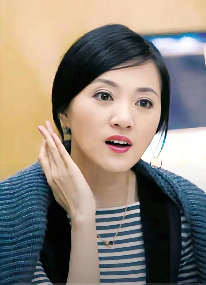 有的说她疯了，住进了精神病院。
有的说她离婚了，
还有的说她死了。
金玉婷辟谣：