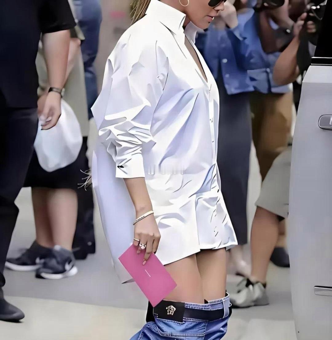第一眼还以为裤子掉了 