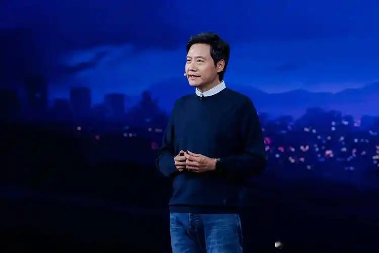 听一个人说，雷军为什么没有绯闻呢？因为小米总部有一套独特的“防绯闻”规则：女员工