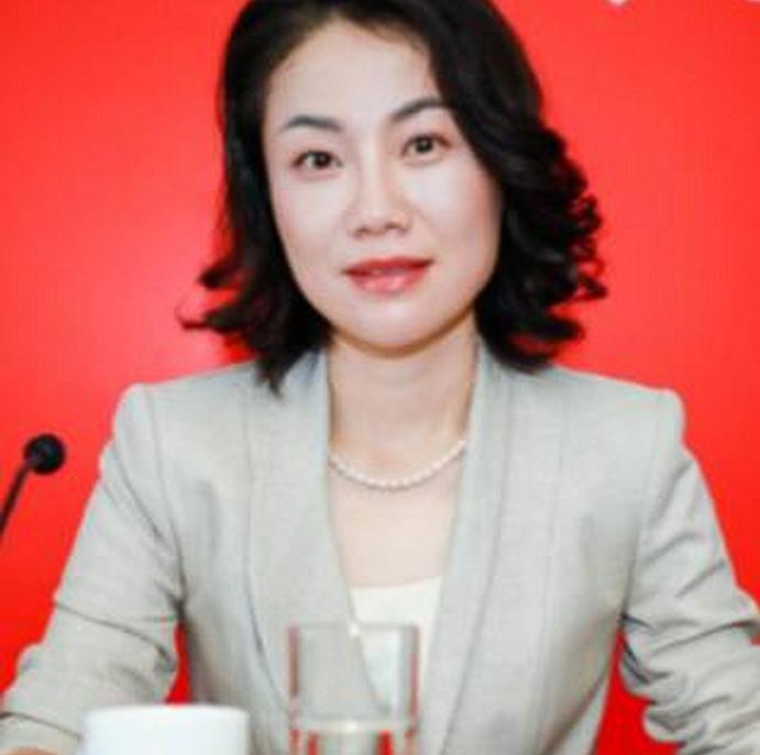 我国“天价”女秘书：不仅年薪高达849万，甚至年终奖高达1000万。虽说已年近5