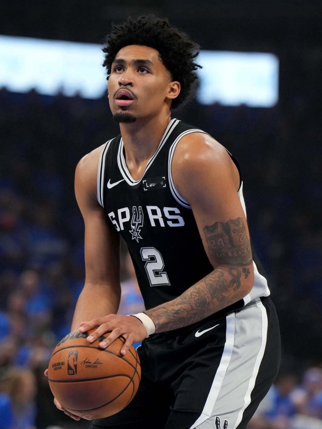“NBA季后赛历史上，仅有两位新秀能够单场斩获至少20分、10个篮板、5次助攻和