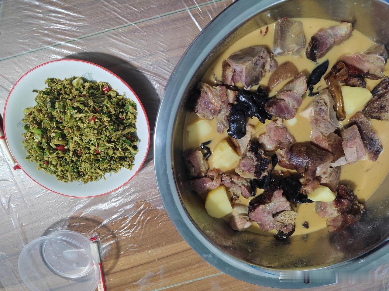 这两个菜你打几分？恩施熏肉，香椿