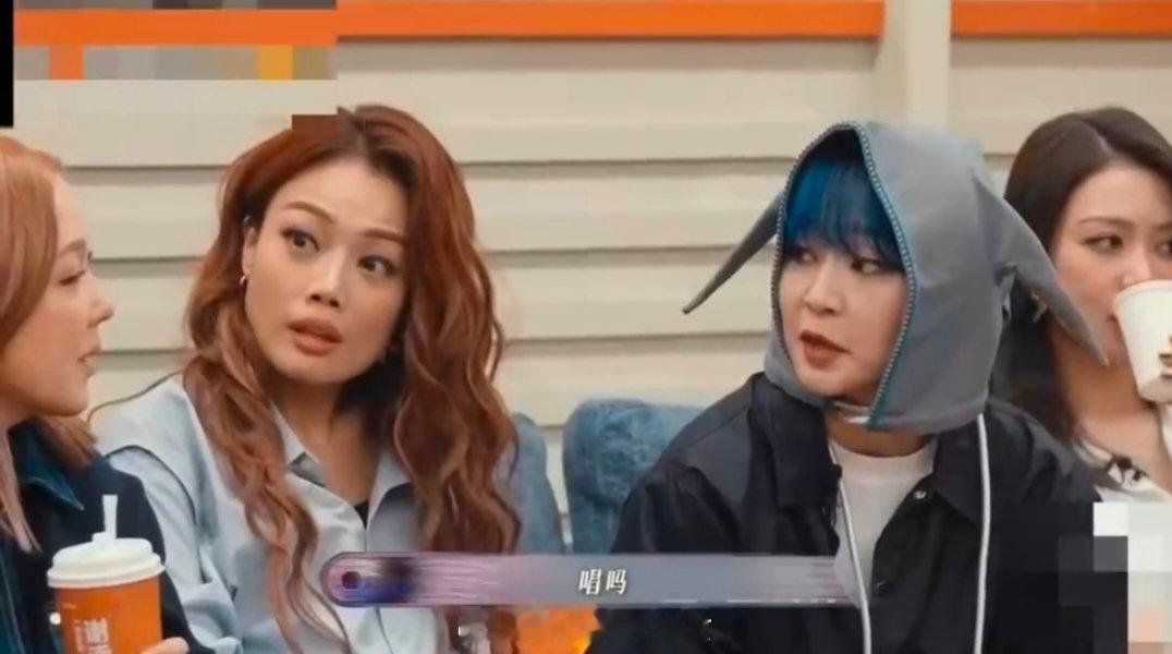 薛凯琪[超话]   替薛凯琪委屈 你们看到没？fifi在说完想法后还努力缓解气氛