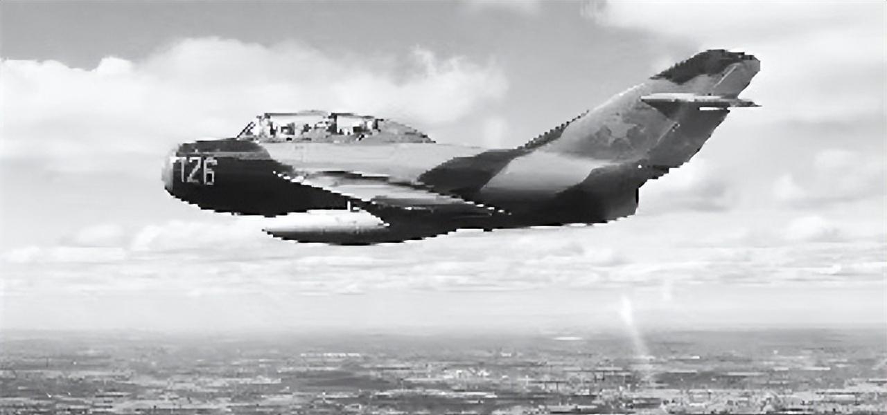 1956年，浙江渔民网捞出2名美军尸体，怕天热腐烂，渔民用腌鱼的方法将尸体密封在