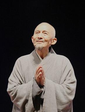 弘一法师曾言：“父母健在，说明我们的福报很大，很多人不知道，表面上看，我们是在孝