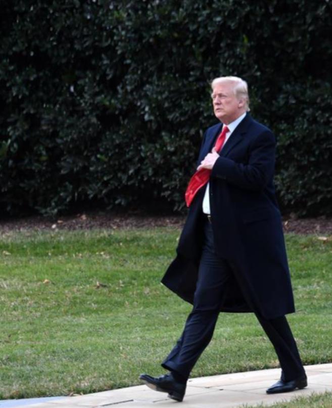 丹麦的天要塌了，特朗普想要得到格陵兰岛的初衷并没有改变！当地时间1月11日晚，特