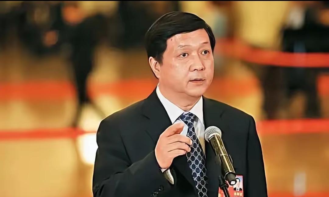 就在这两天，中科院的官网上，有个变化不简单：歼-20的总设计师杨伟，简历被撤了。