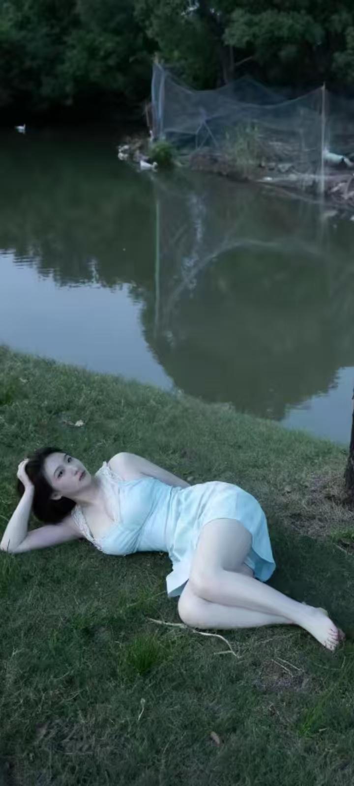 试对；

移舟惊月醒
策马扰蛩吟

******

网图侵删