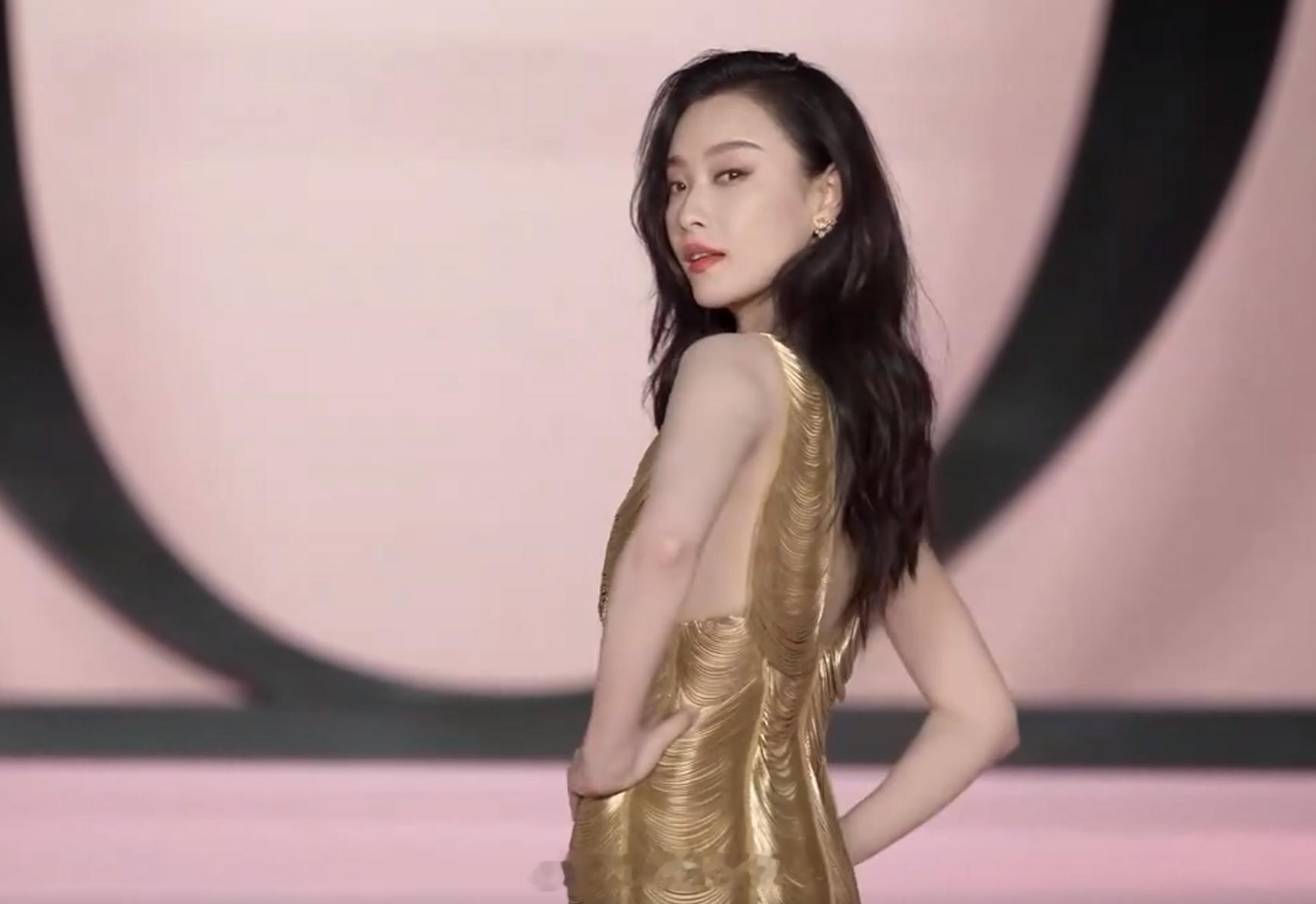 兰蔻这趟专列的旅客好养眼 从巴黎开往中国的这趟专列也太会聚人了吧！这群群星一同登