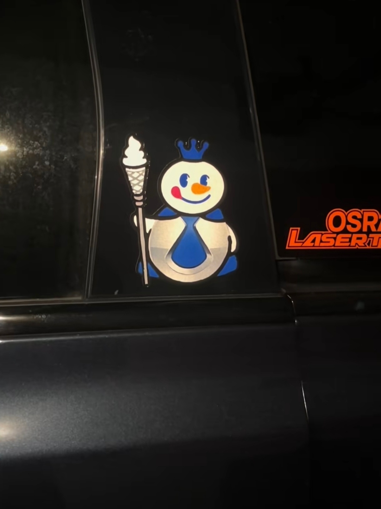 嗯？腾势车标还能这么玩，搭配得一匹 ​​​