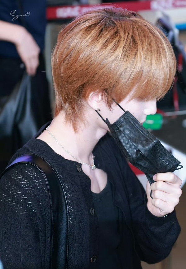 李丹尼尔你这么有料到底啥意思啊 又有沟又有翘臀 你别逼我 ​​​