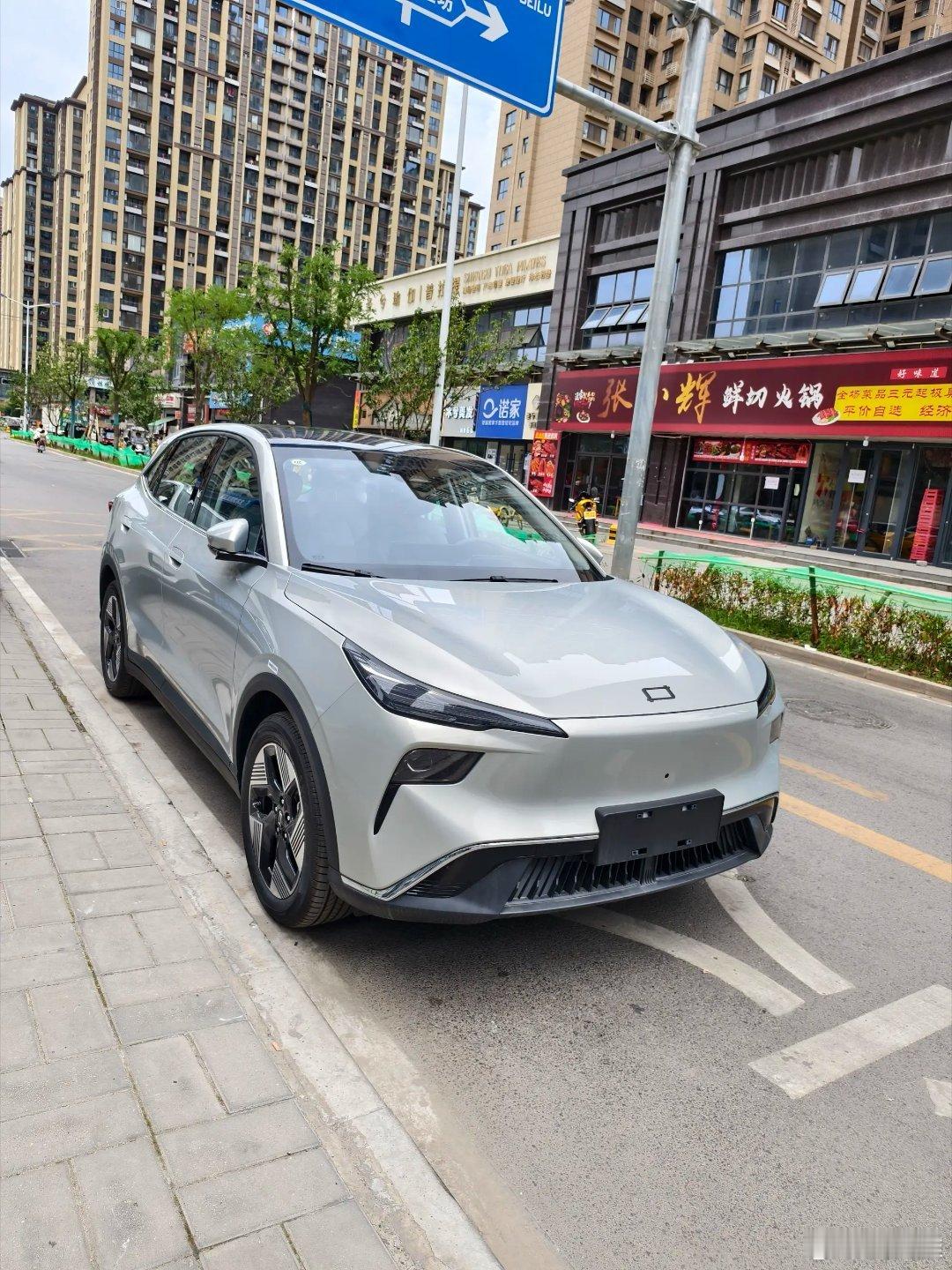 这是什么牌子的新能源车，有朋友认识吗？[挖鼻] ​​​