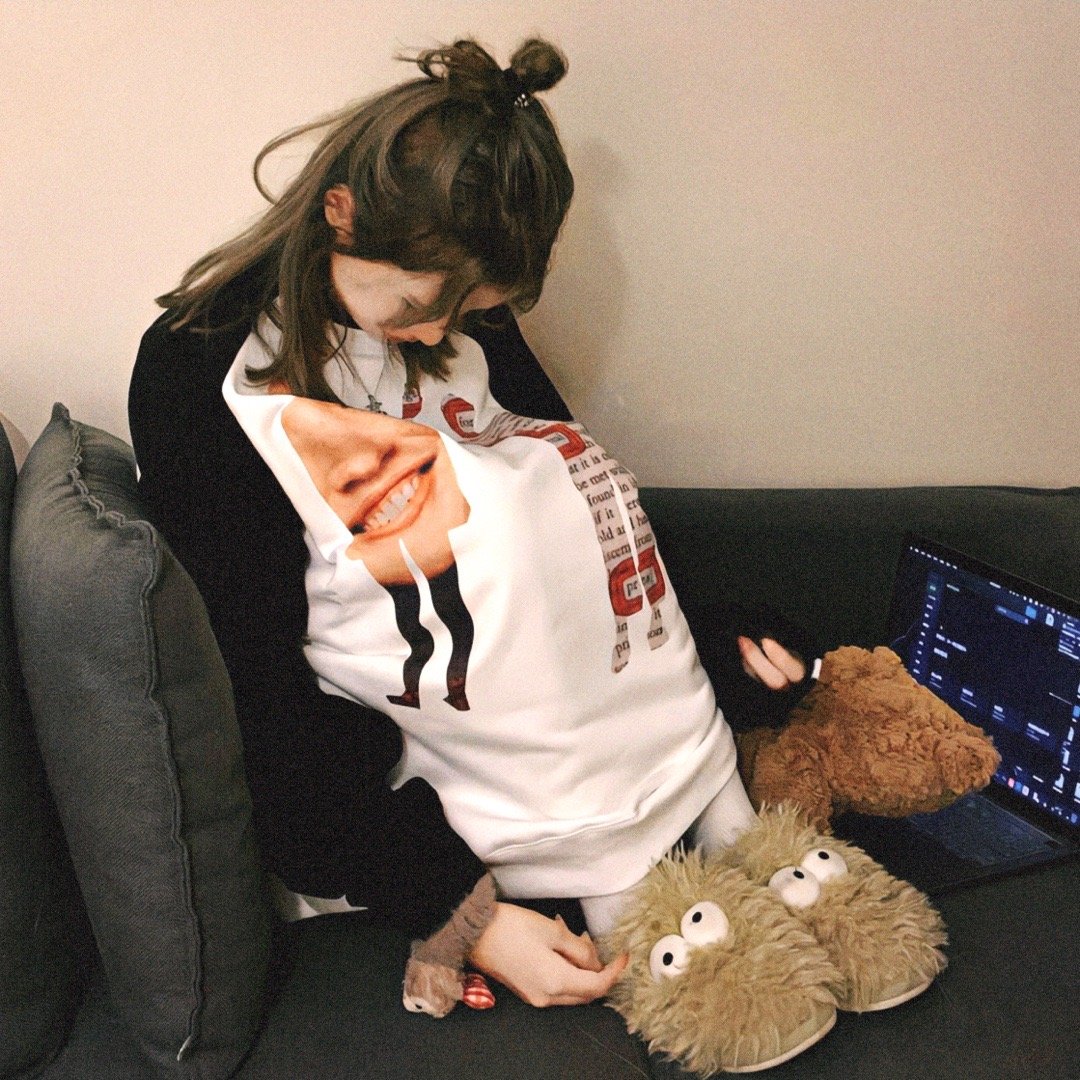 见面的时候总是看你玩手机 分开又不见你回信息 ​​​