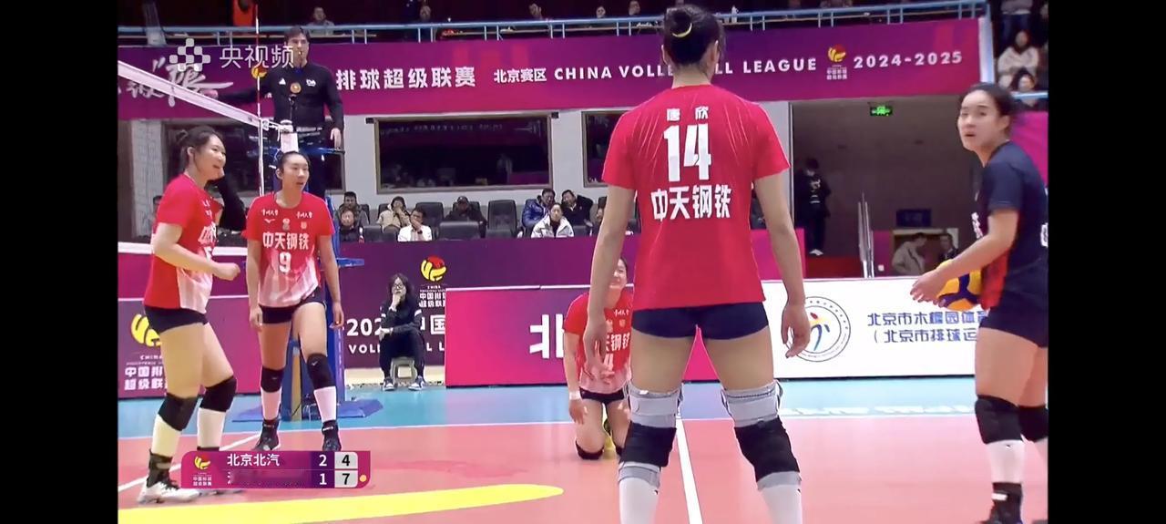 这轮女排联赛真是八仙过海！
上海为雪藏主力，不惜0：3告负！
天津为找回状态记，
