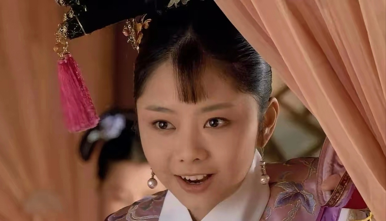 有没有人和我一样，觉得《甄嬛传》里，谭松韵饰演的淳儿，演的很尴尬啊？表演贪吃，表