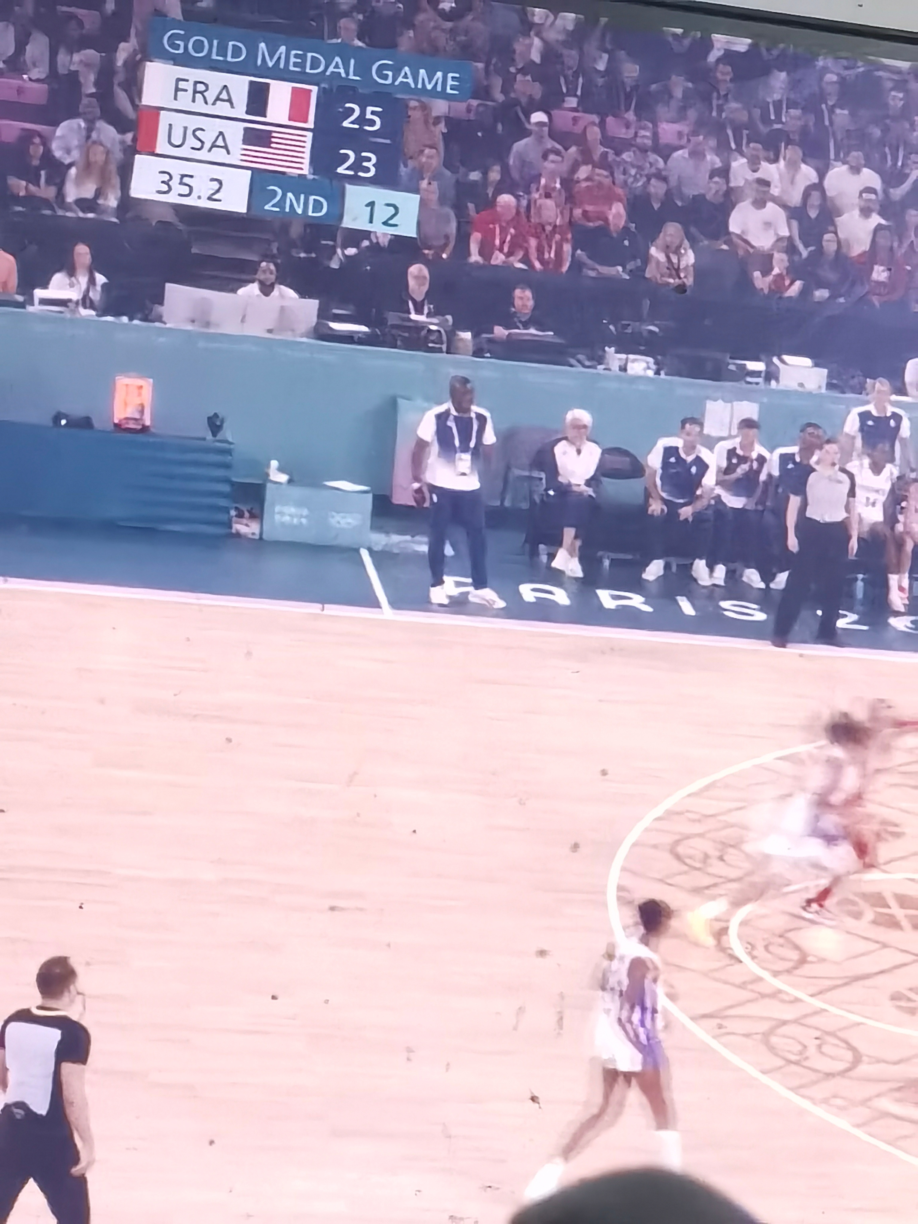 #美国女篮vs法国女篮#1.追到23平了，法国队保持住这气势啊啊！ 2.反超了哈