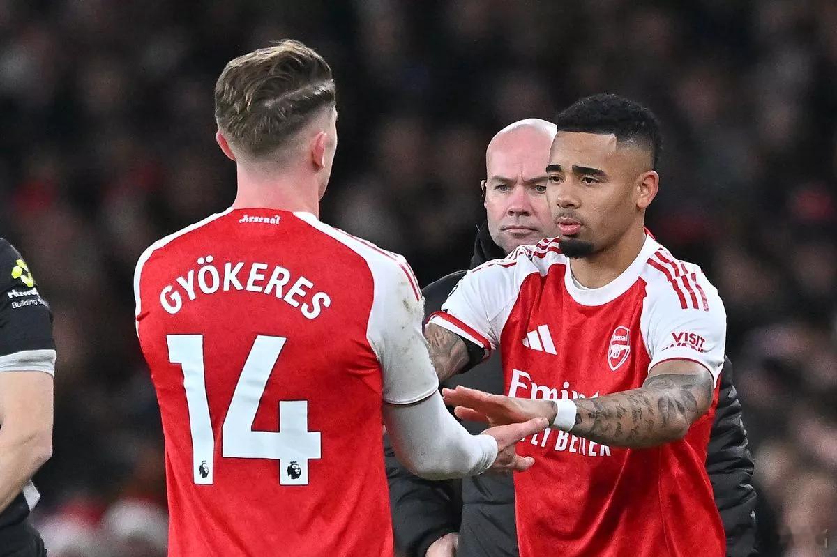 阿森纳 别的队都放假了，阿森纳和水晶宫不行，他们要在明晚踢联赛杯1/4决赛。联赛