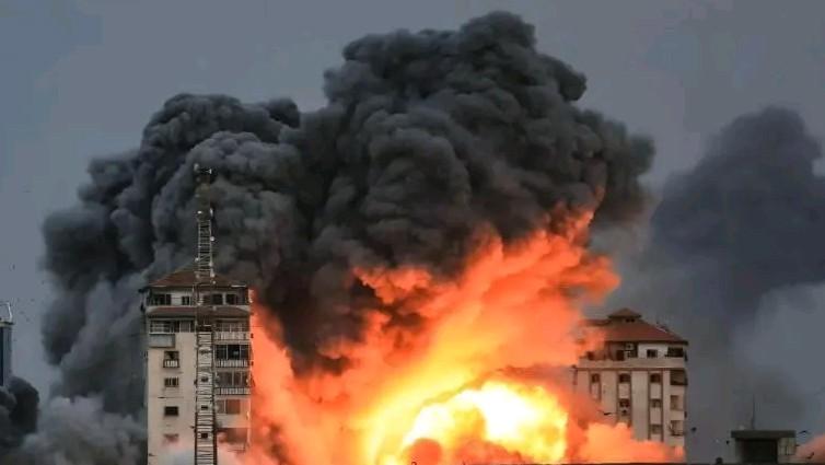 从几个数10米的大坑来看以色列损失惨重，但以色列一直禁止报道人员的损失情况，所以