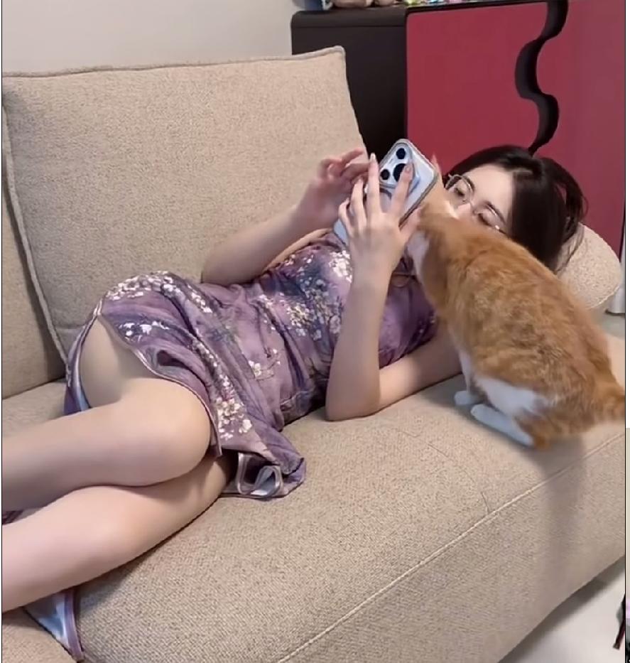 这个月挣了1万2！马马虎虎不算多，也不算少，媳妇看到以后立马要求把钱全部都转给她