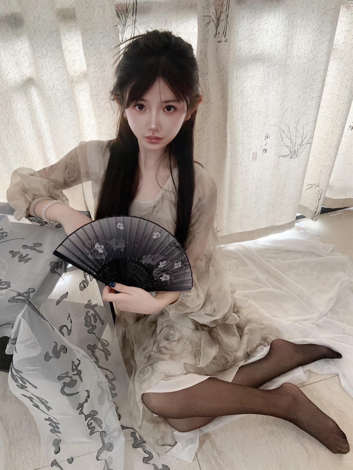 黑丝配古装，浓墨又重彩～ ​​​