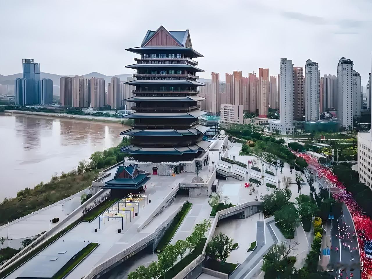 兰马新手必看！这些坑我替你踩过了

刷到条视频真让人揪心：去年比赛日清晨，外地选