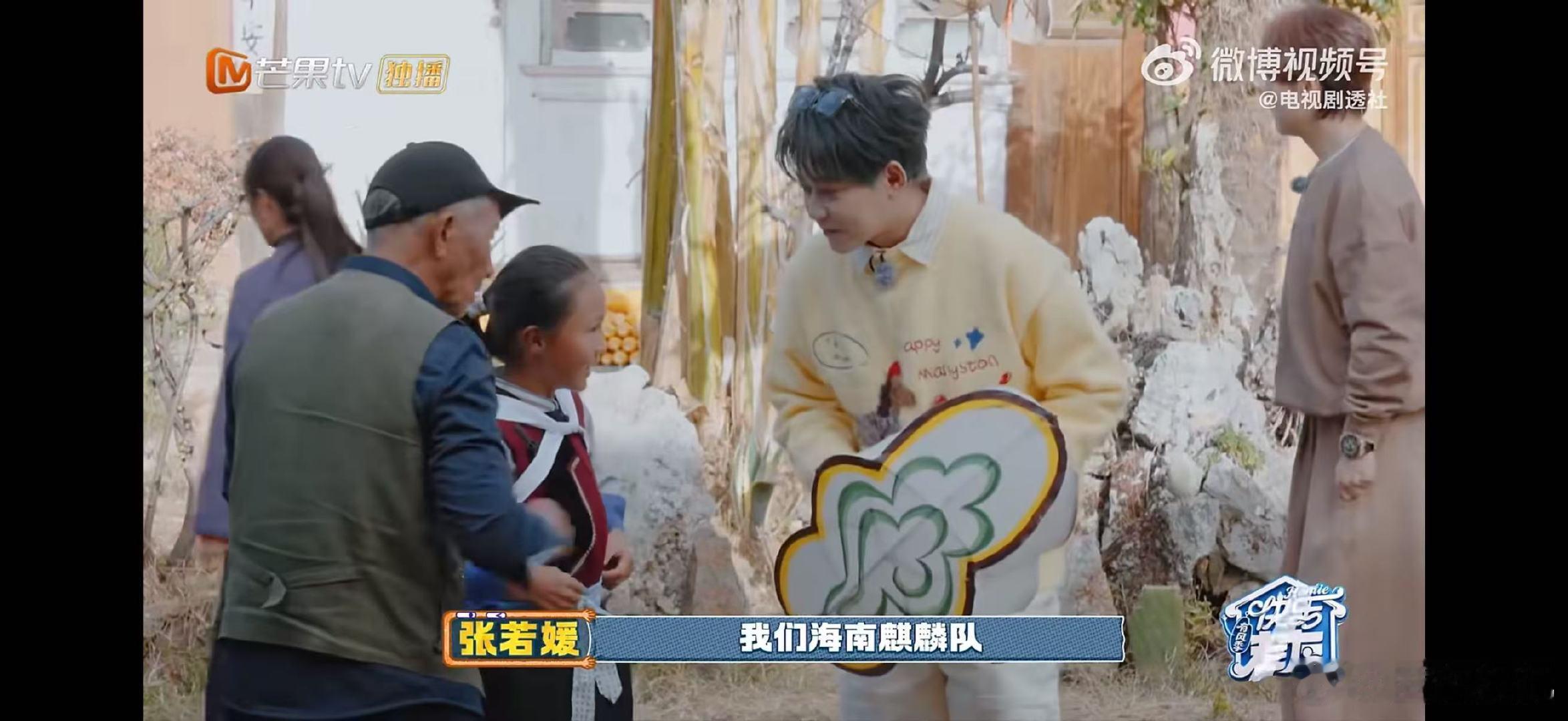 苏醒 我的猫步很曼妙快乐老友记醒猫猫的猫步果然名不虚传，提着灯笼走路，优雅又灵动