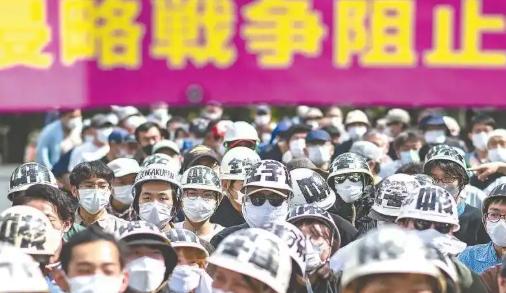 太离谱了吧！七成日本男人死活不愿和中国开战，反倒七成日本女性吵着要打仗？嘴上喊打