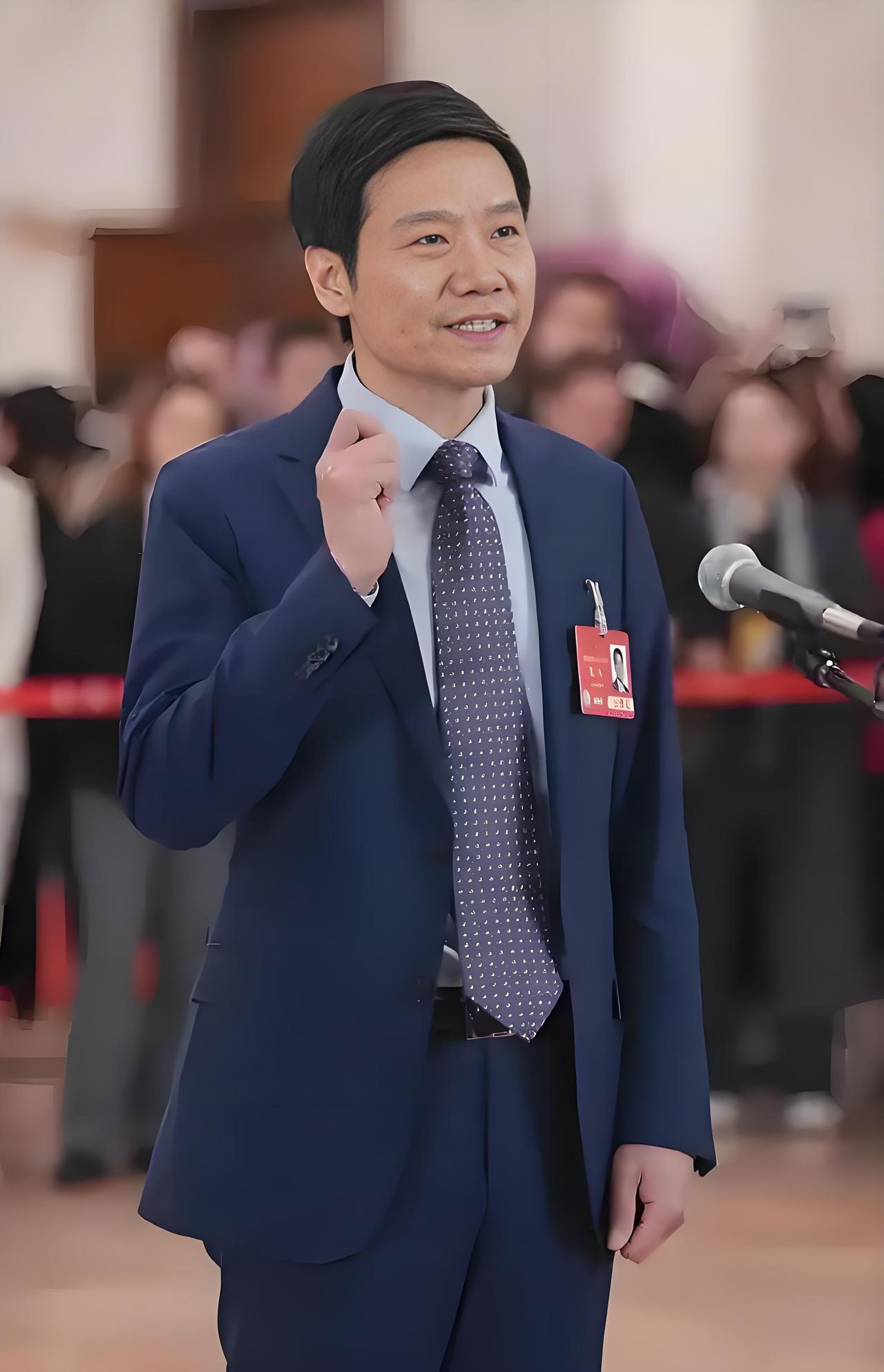 雷军财富跃升，实力与机遇的证明

最近，雷军因个人财富增值成为中国第五大富豪的消