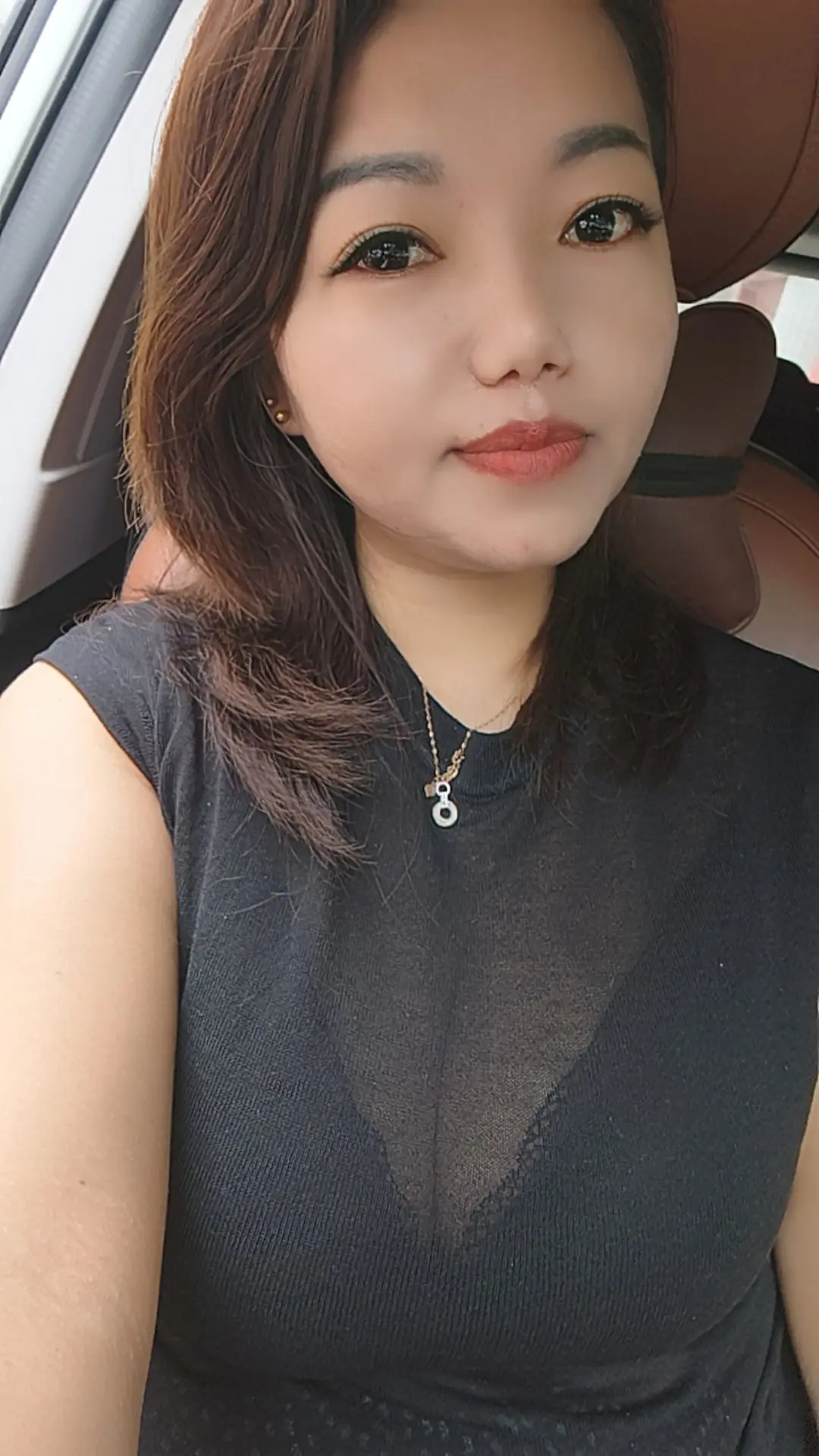 “那些需要你委屈，才能维持的关系，从来都不值得珍惜…”