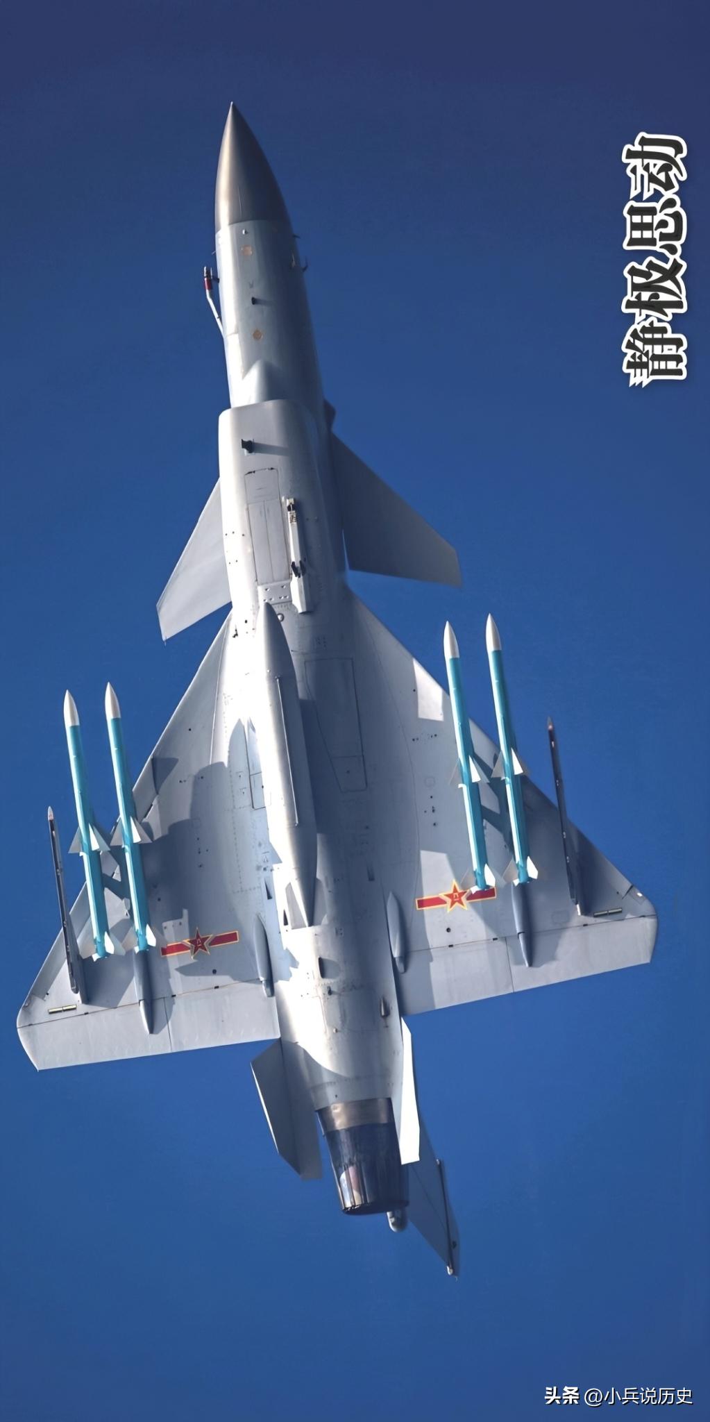 静极思动
在静态展示区趴了好几天的歼10B似乎憋坏了，先是大角度爬升，改平后猛向