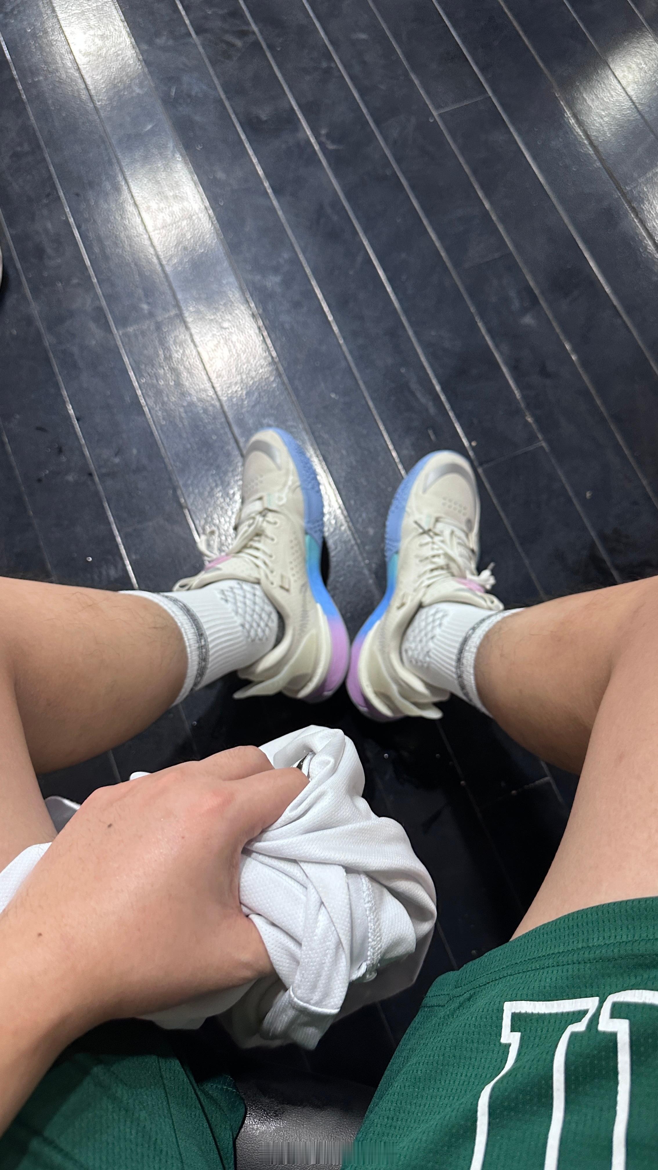 可能是赵继伟赌上国家队生涯的传球我传不出质量这么高的球，只能说继伟超高水平！ ​