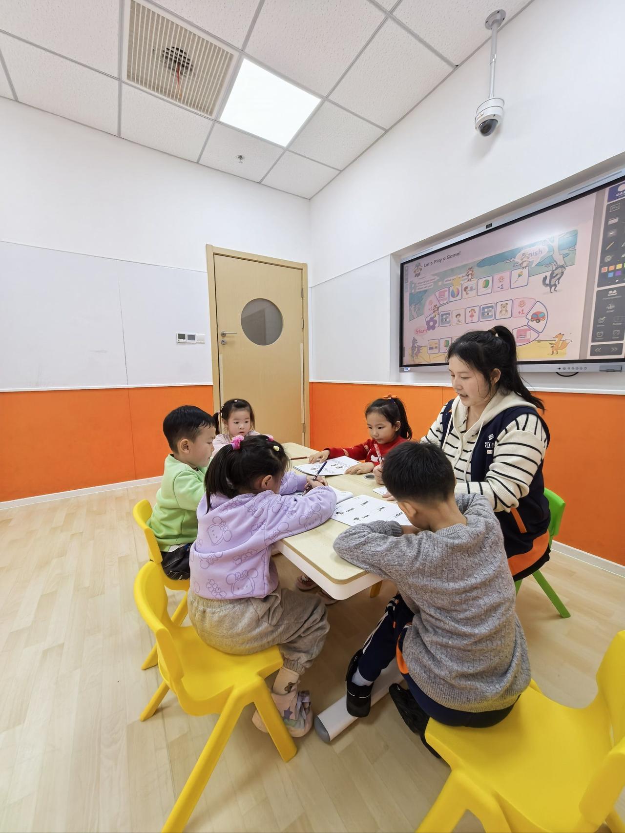 最近很多人对禁止幼儿园小学化，有特别大的误解，甚至把识字阅读和小学化完全划等号，