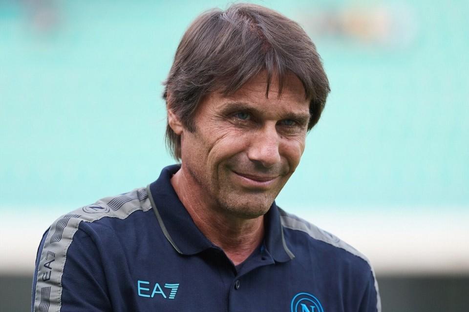 【米兰在意甲的主要对手应该调整为那不勒斯了】从 2025-26 赛季当前形势看，