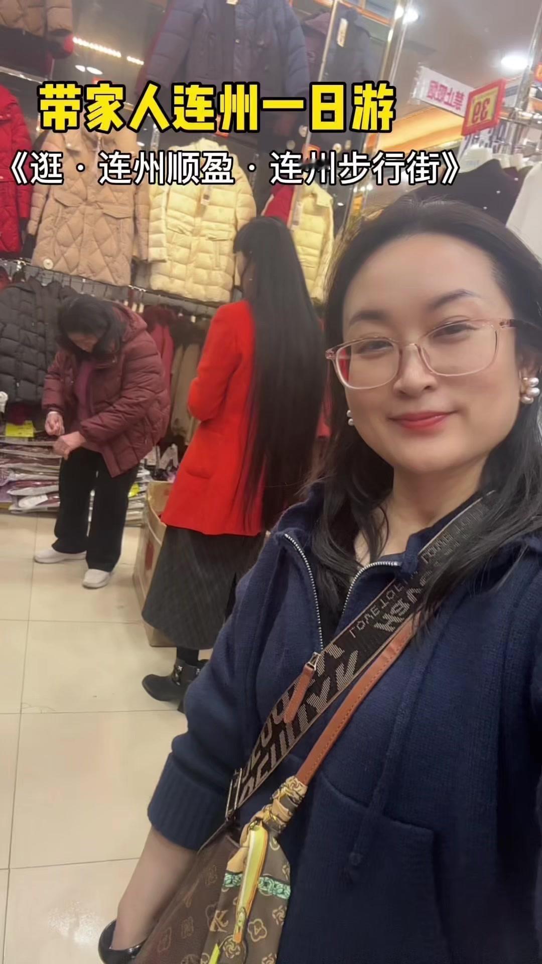 带妈妈嫂子逛连州顺盈，第二天依然热闹非凡。8个人吃饭要排队等号，选了秦哥哥餐厅，